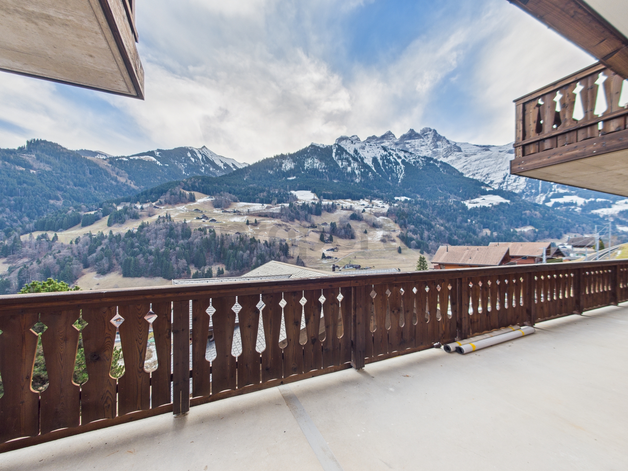 Balkon mit Bergpanorama