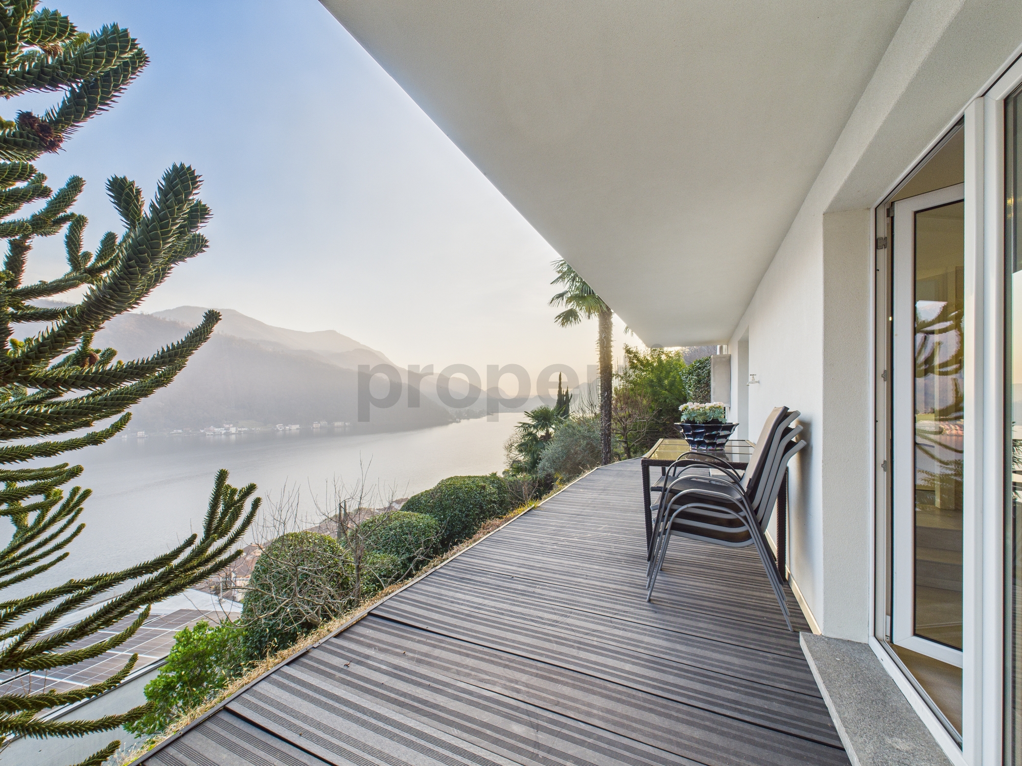Balkon mit Seeblick