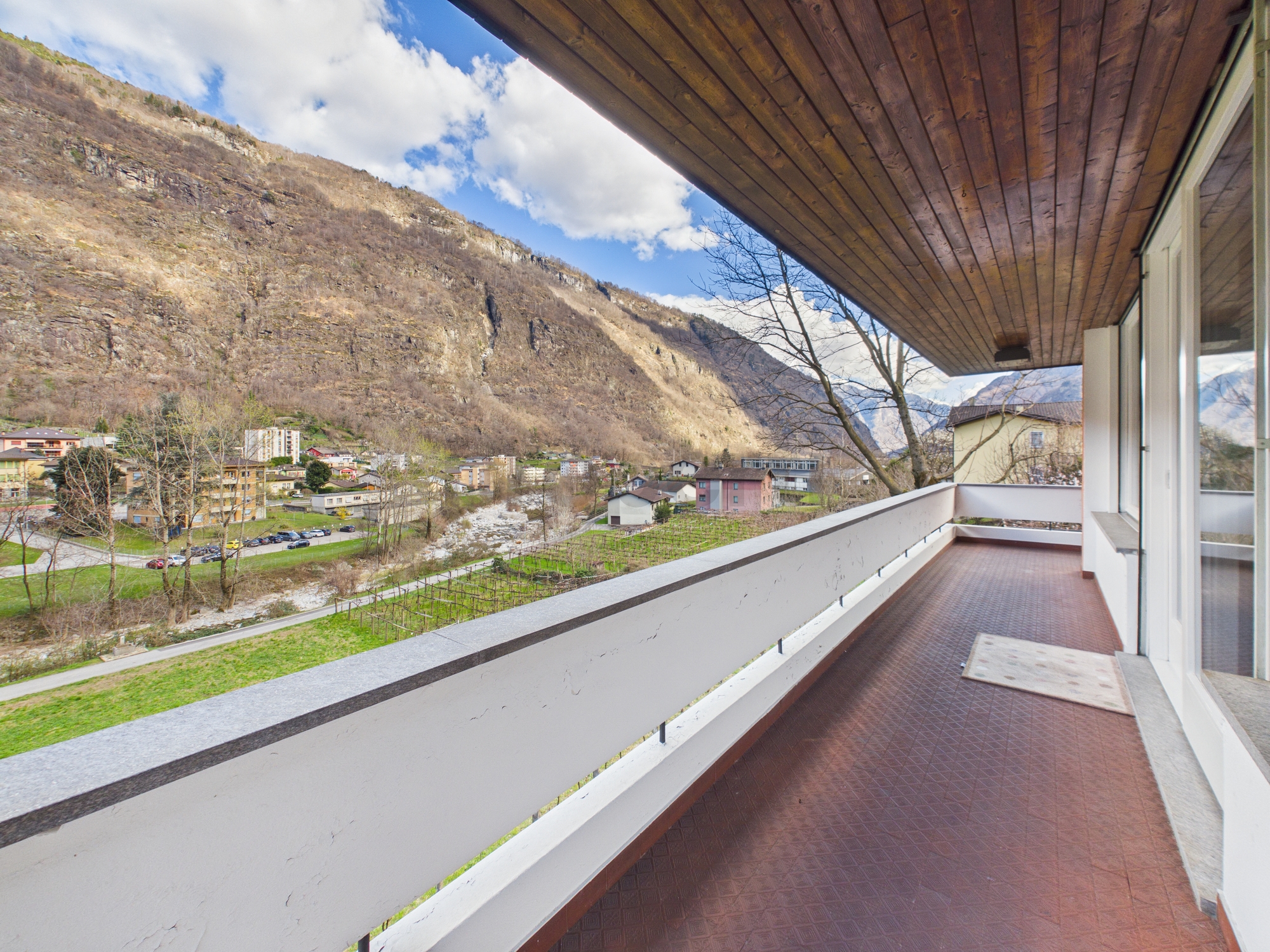 Balkon mit Bergblick