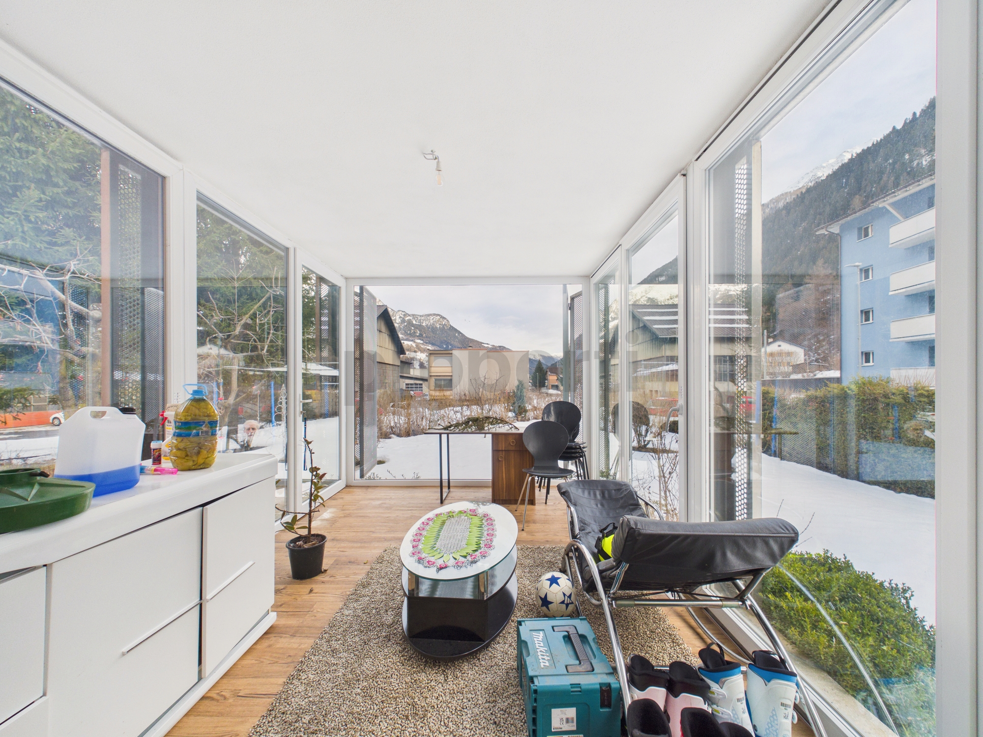 Wintergarten mit Bergblick