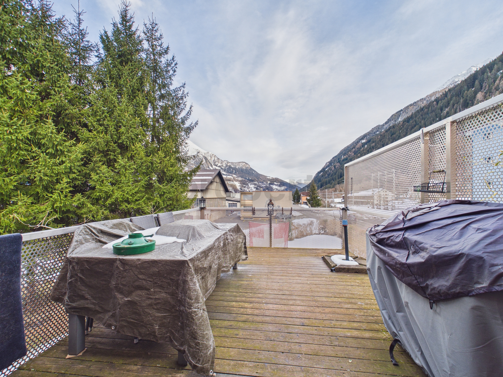 Balkon mit Bergblick