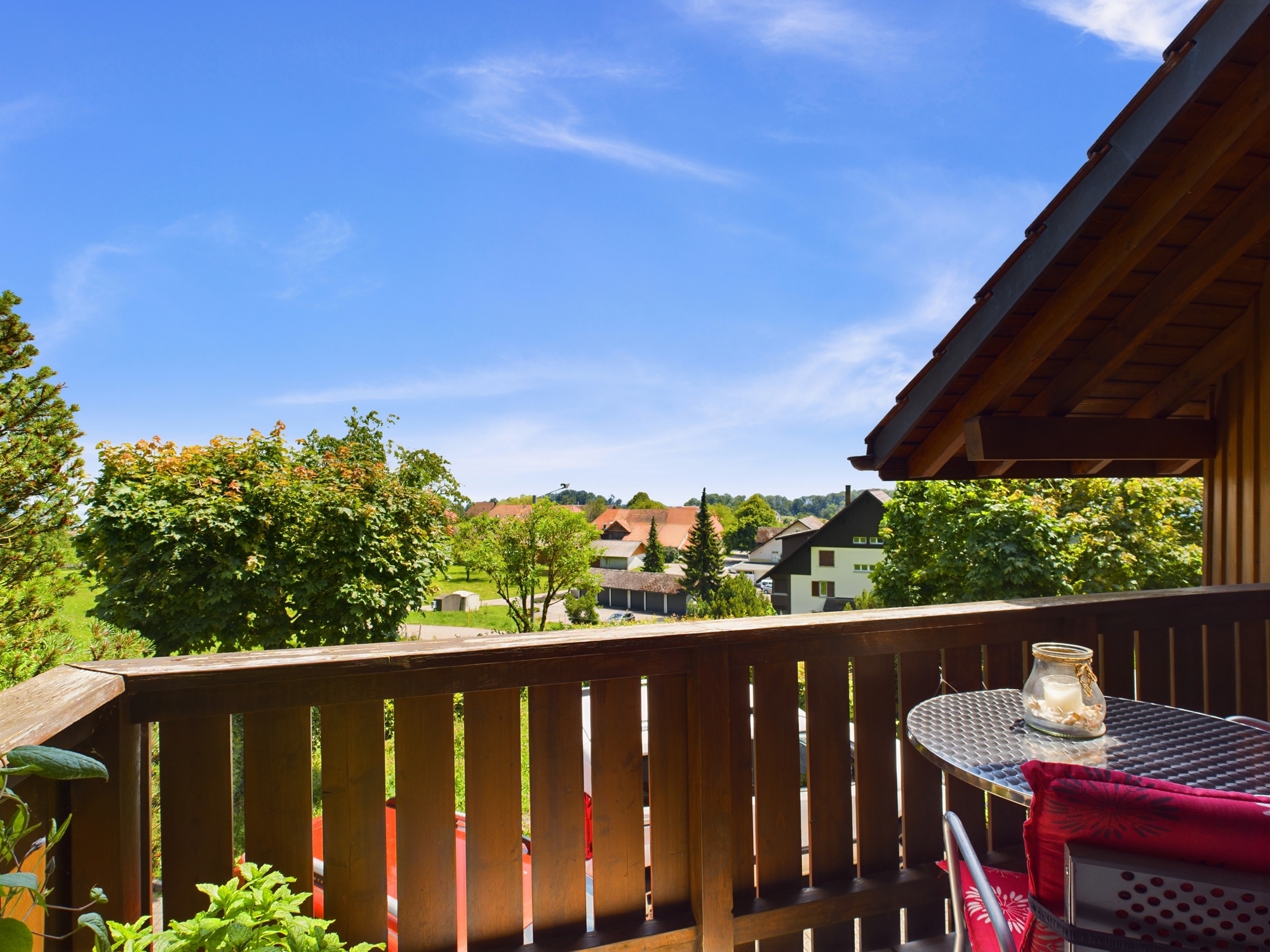 Balkon mit Ausblick ins Grüne