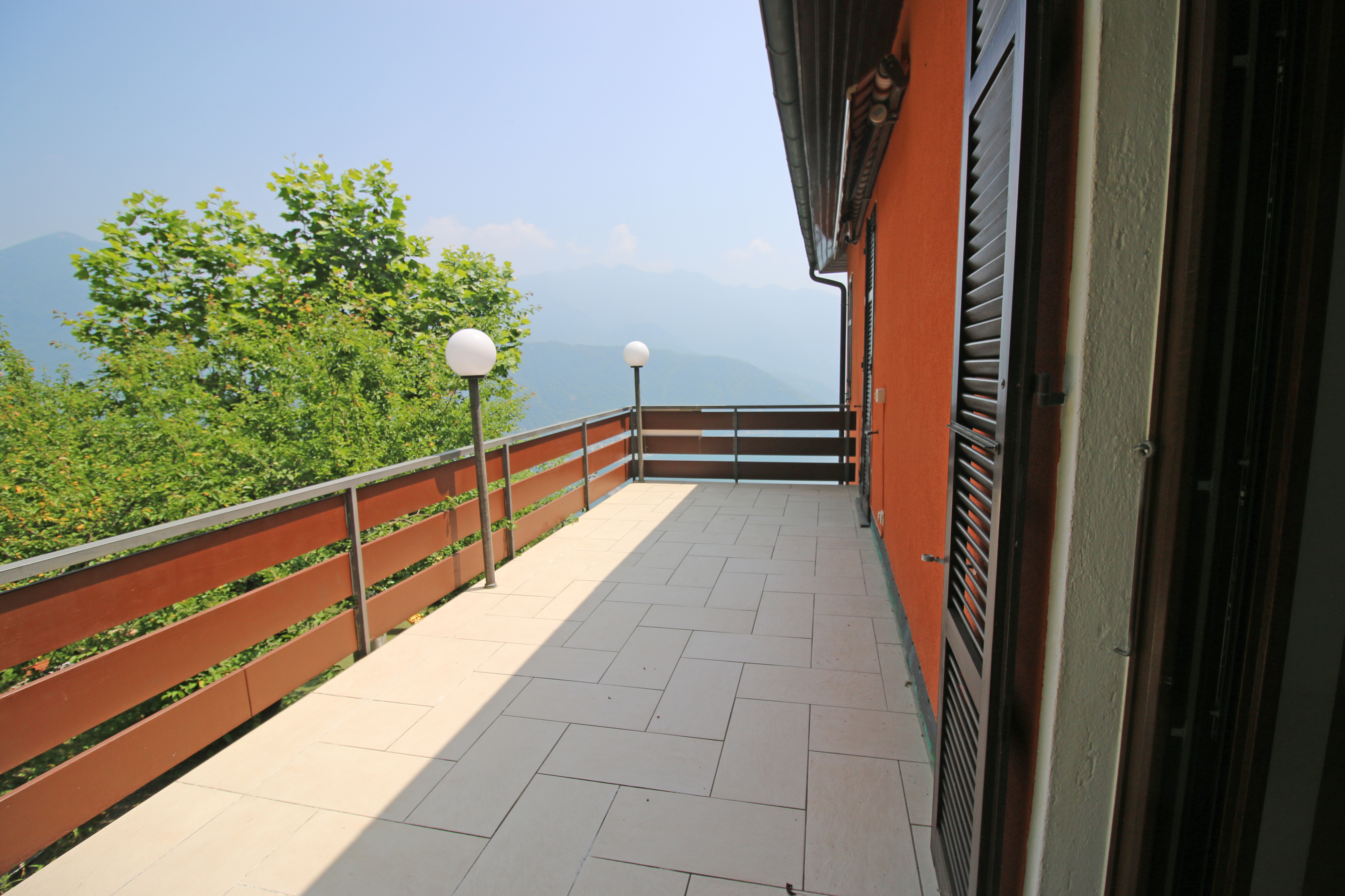 Balkon mit Bergblick