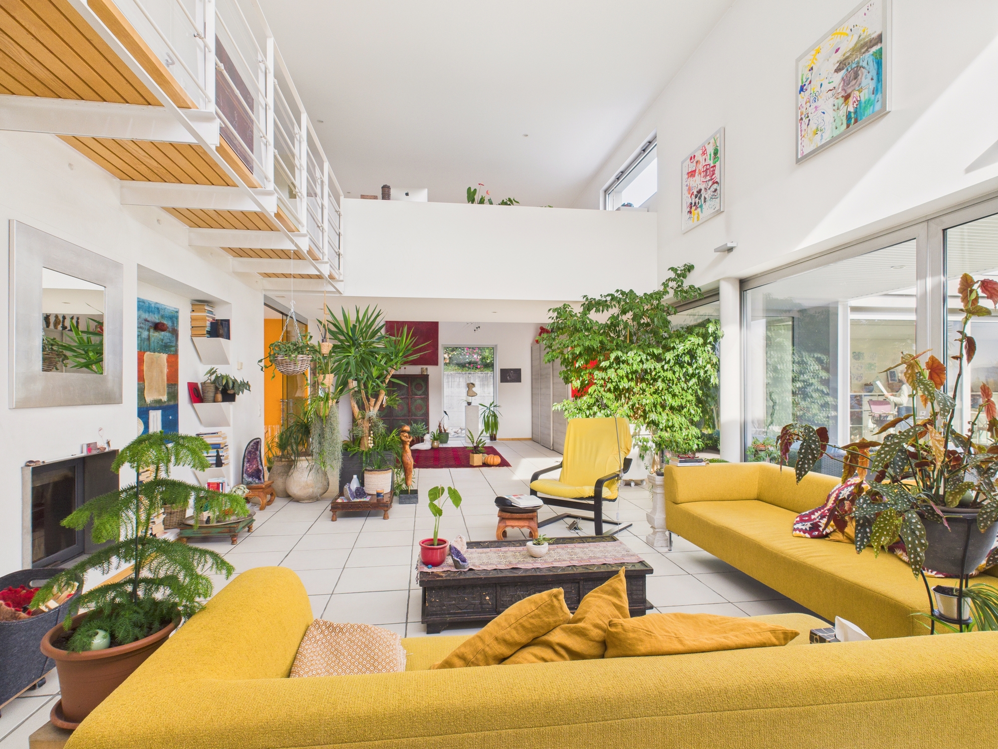 Lichtdurchflutetes Wohnloft mit Galerie