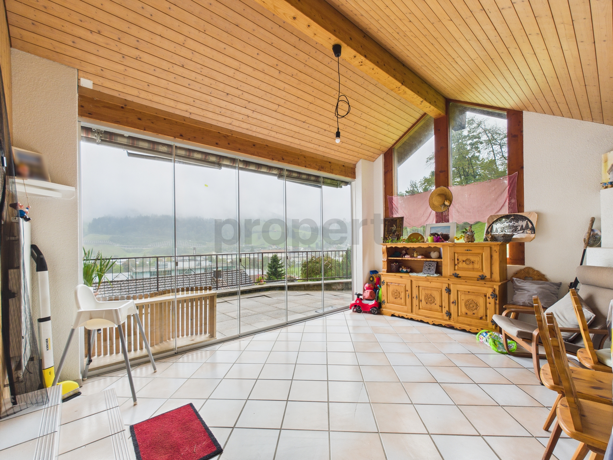 Wintergarten mit Bergblick