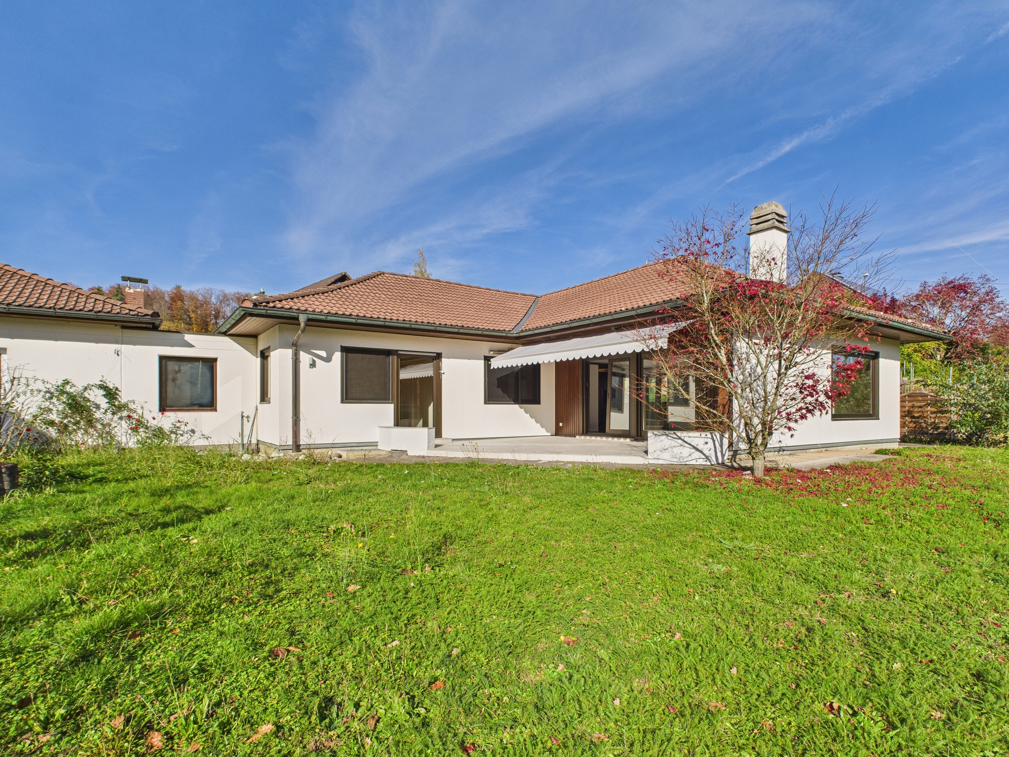 Einfamilienhaus mit Garten und Terrassenbereich