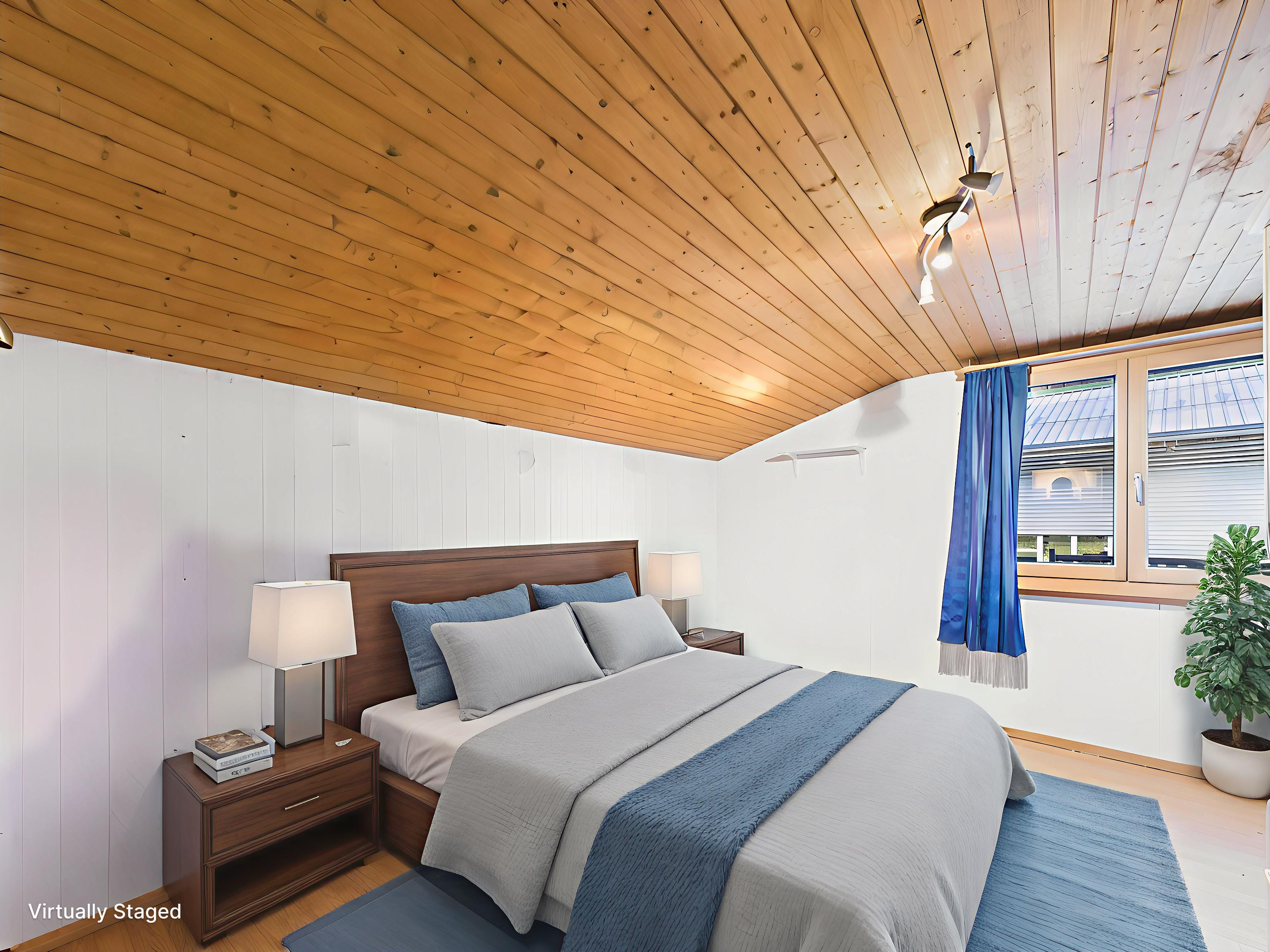 Helles Schlafzimmer mit Holzdecke