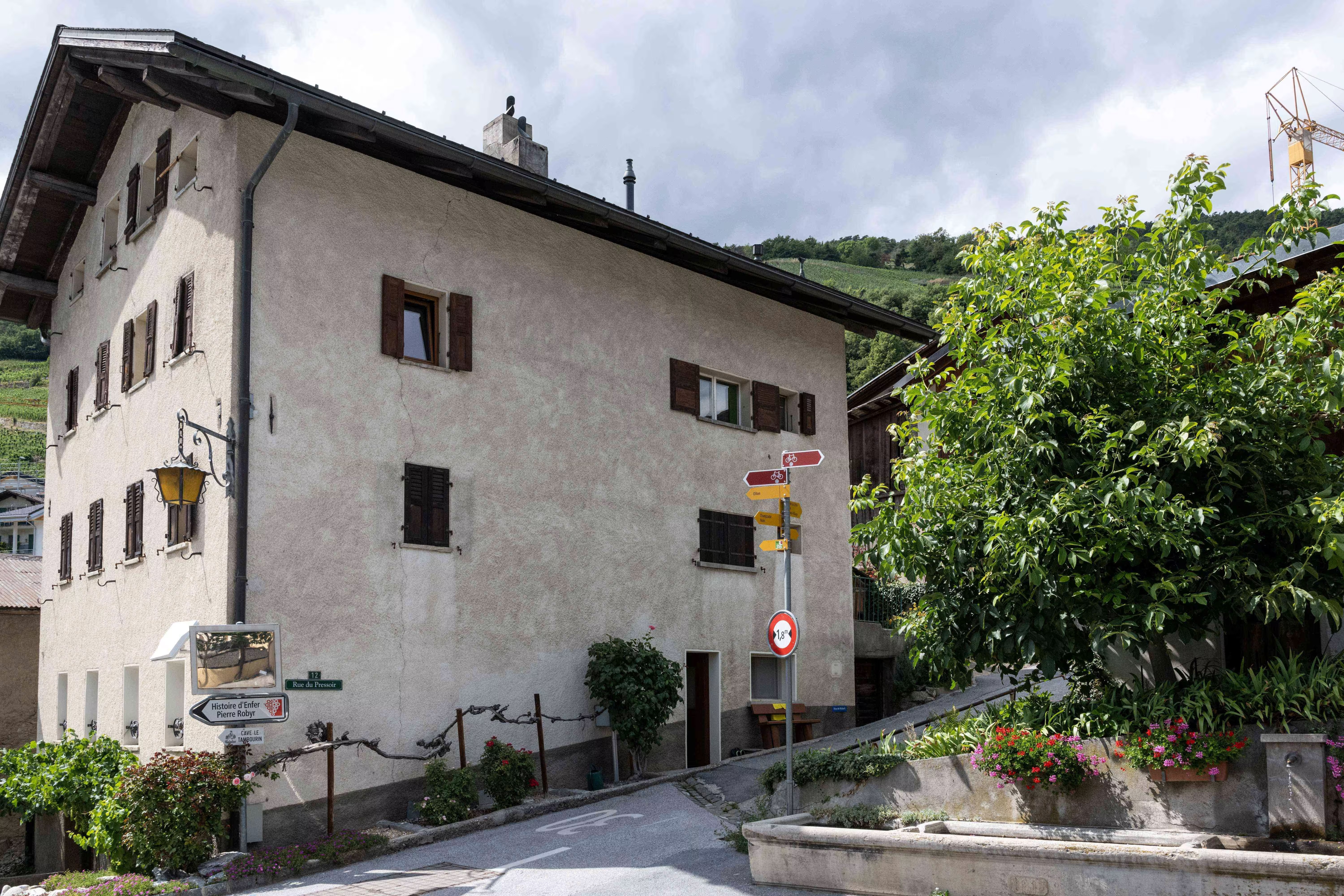 Historisches Haus an einer Hanglage