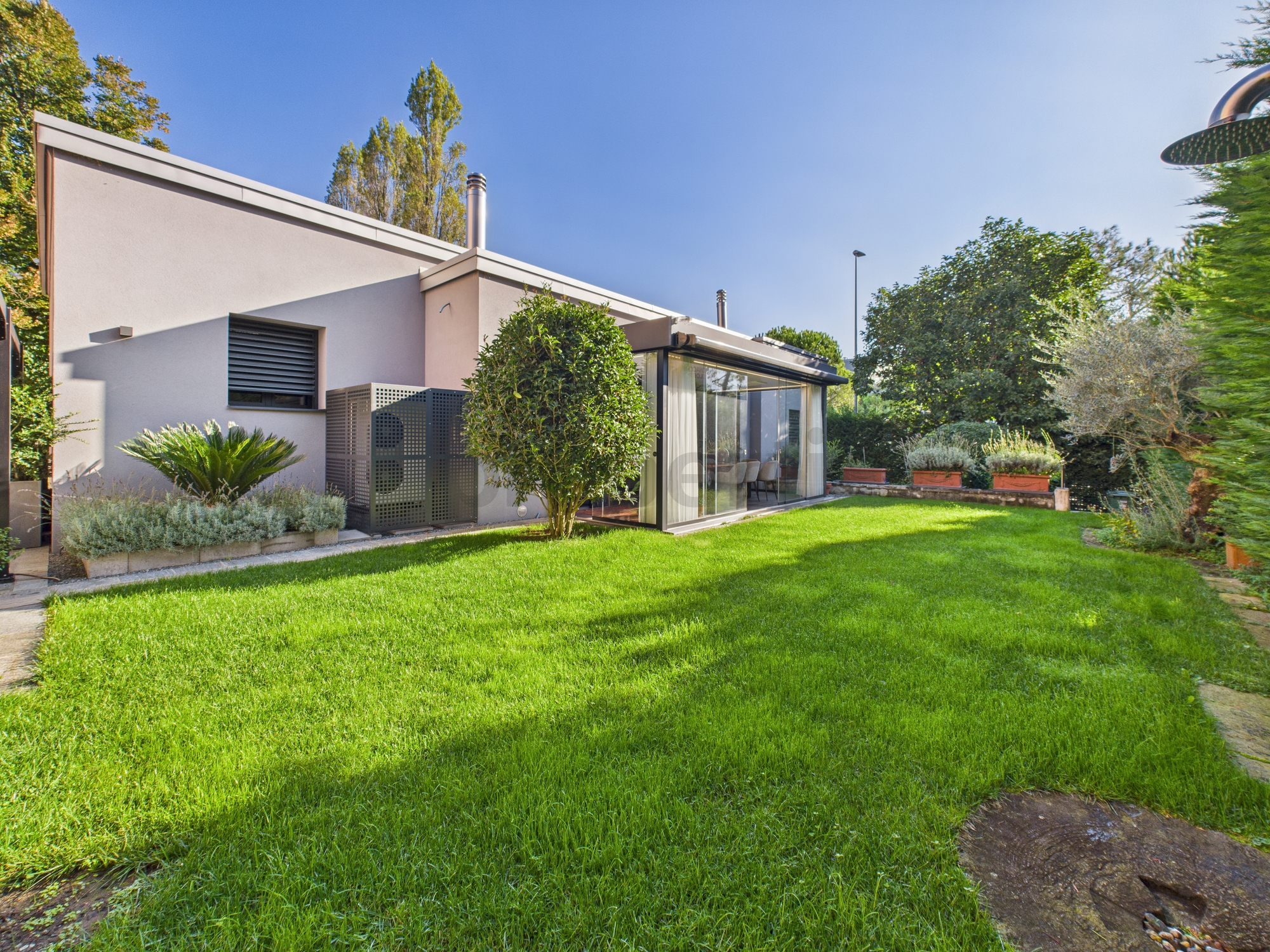 Modernes Haus mit Garten, privatem Spa und fortschrittlicher Technologie in Locarno – Locarno