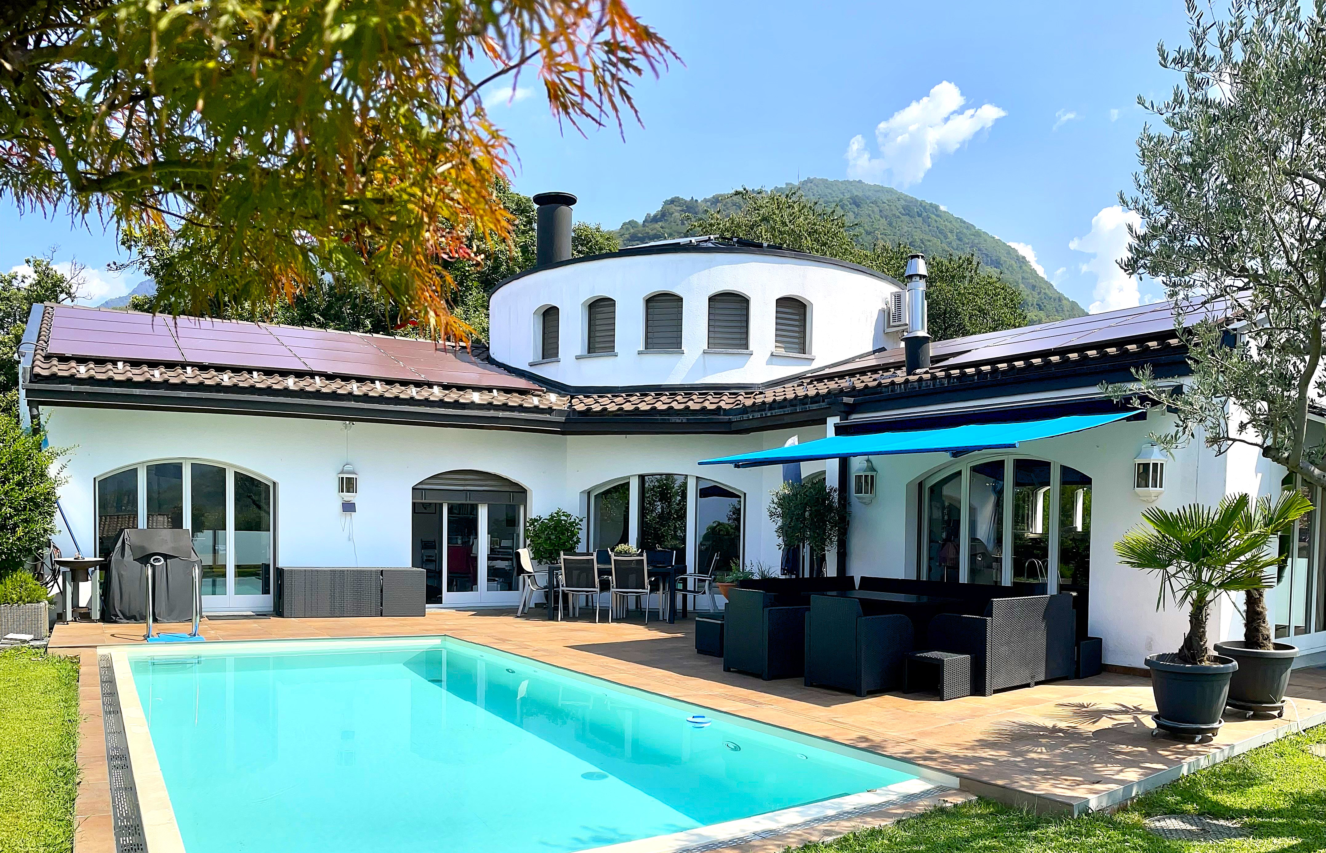 Exklusive Villa mit Pool und Bergblick