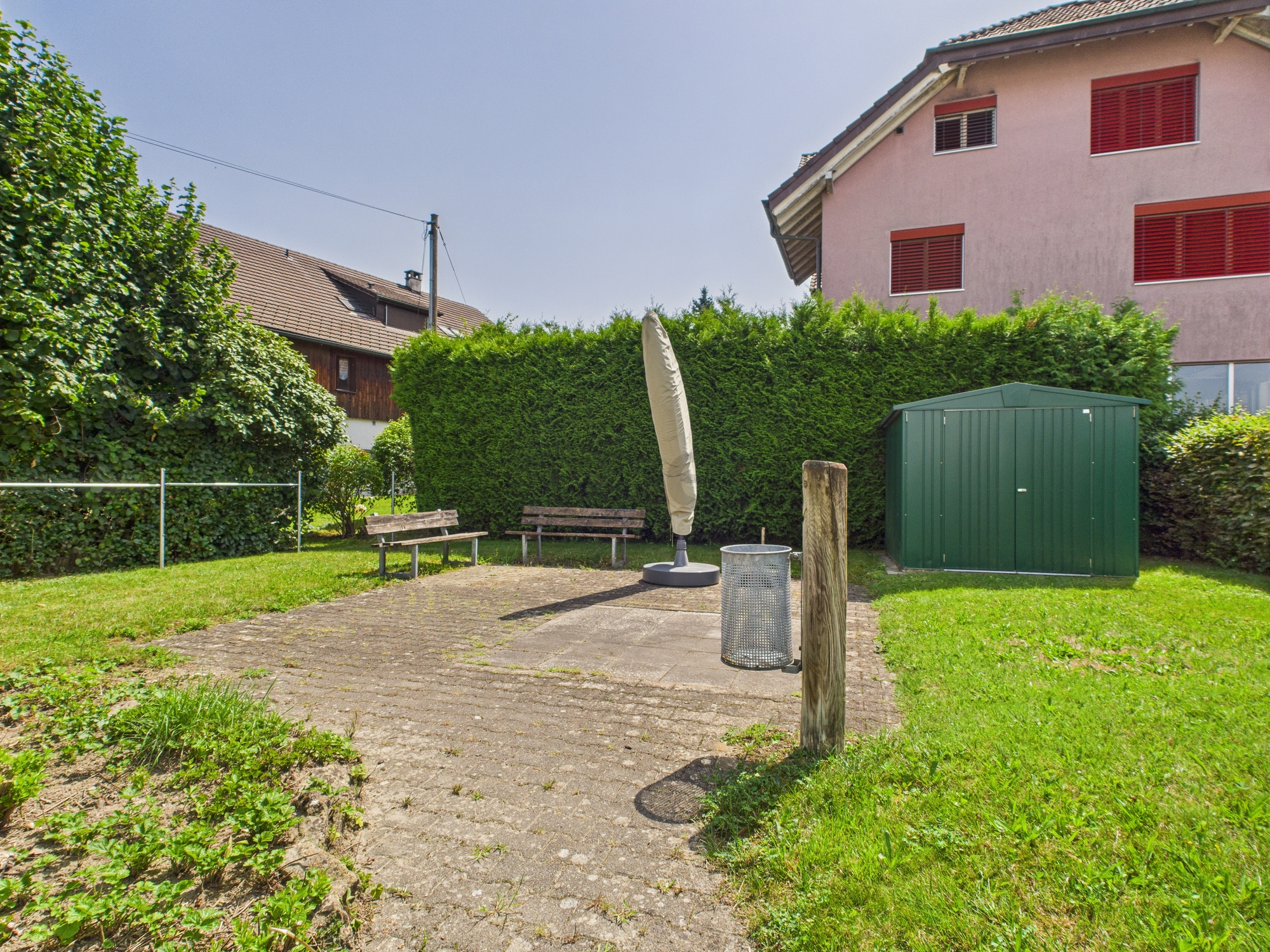 Garten mit Patio und Schuppen