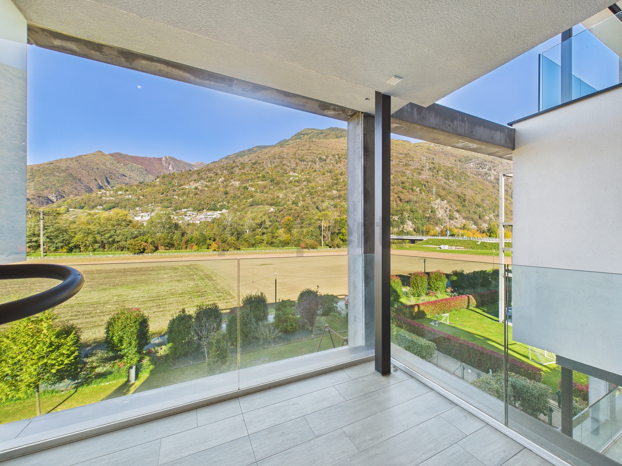 Balkon mit Bergblick