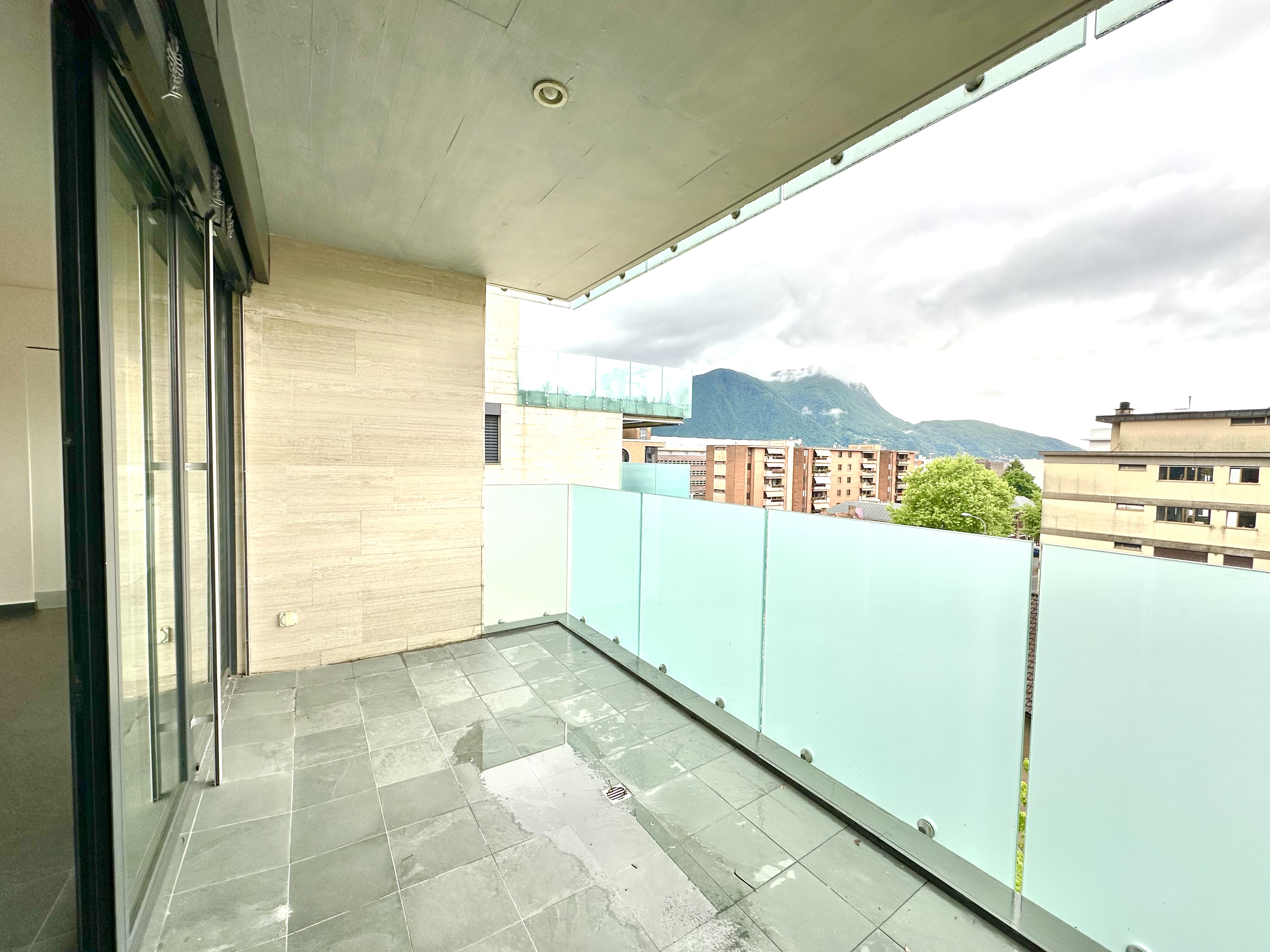 Balkon mit Bergblick