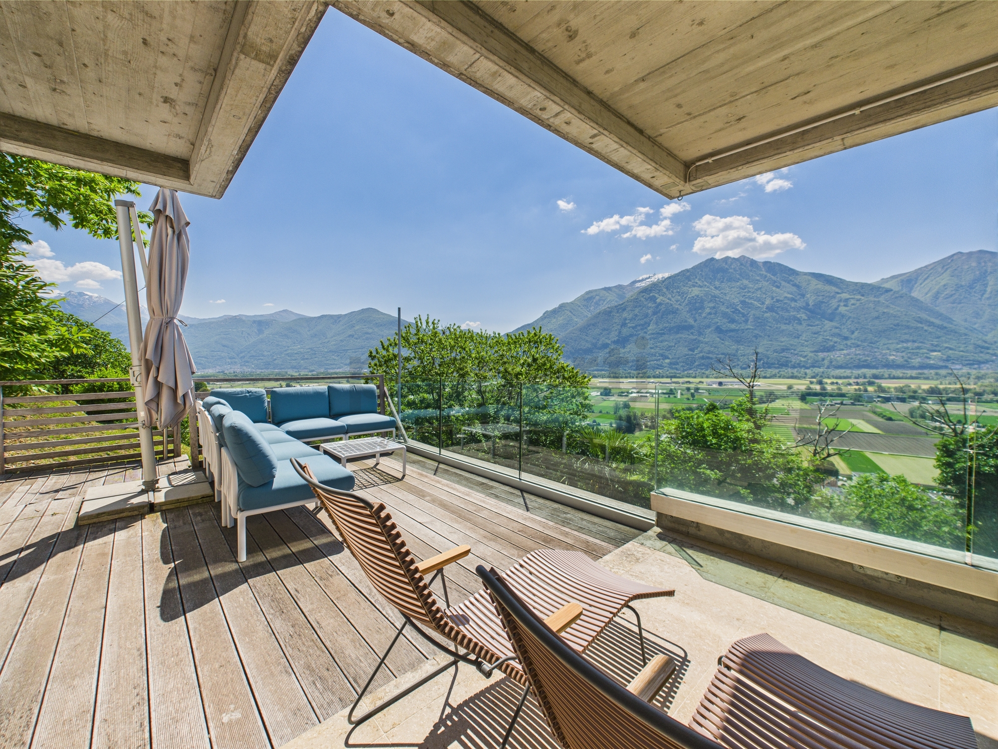 Terrasse mit Bergpanorama