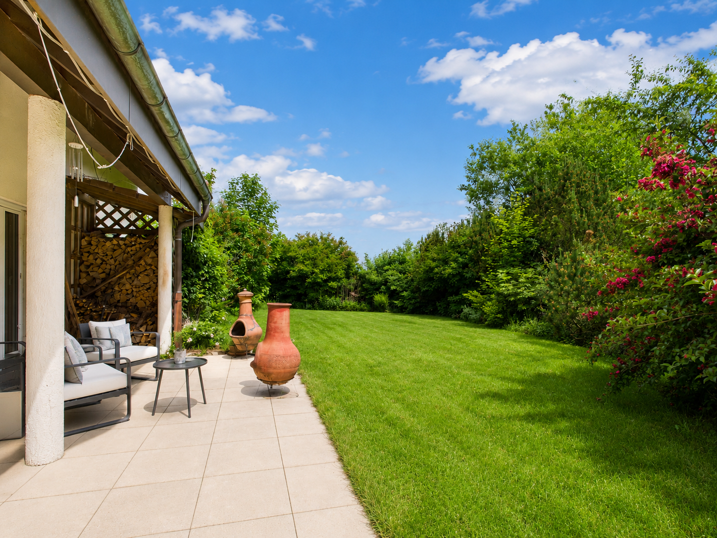 Terrasse mit Gartenblick