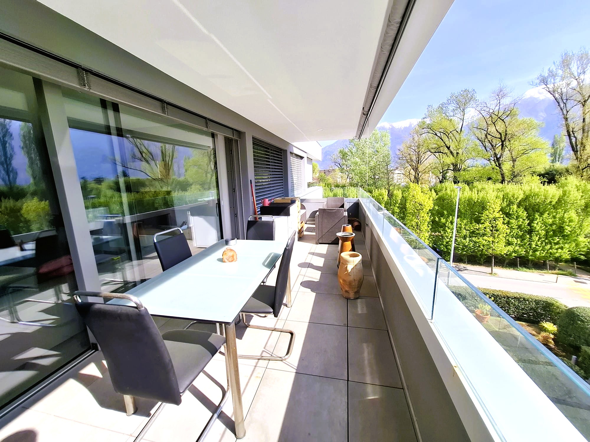 Balkon mit Bergblick