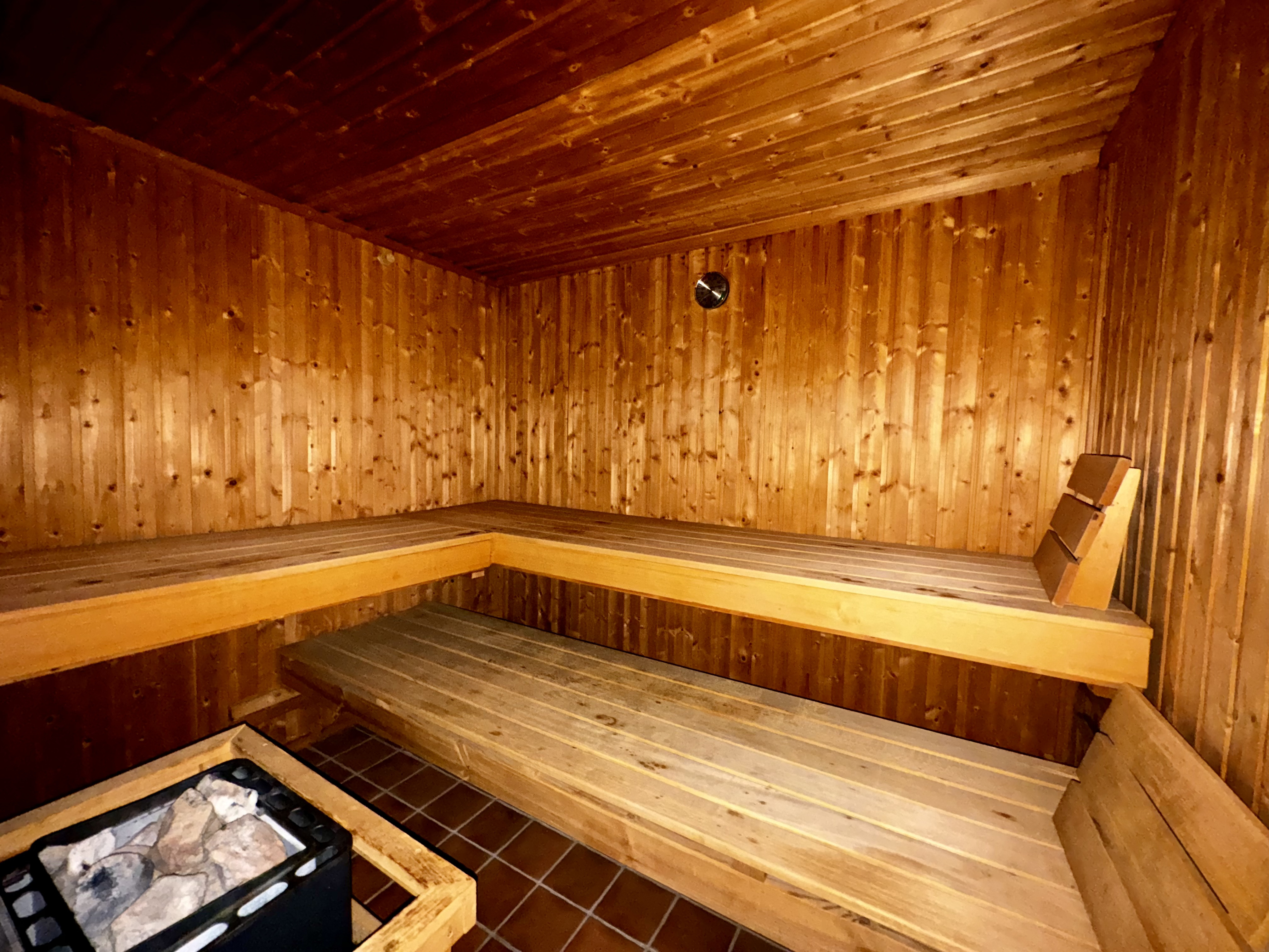 Holzverkleidete Sauna