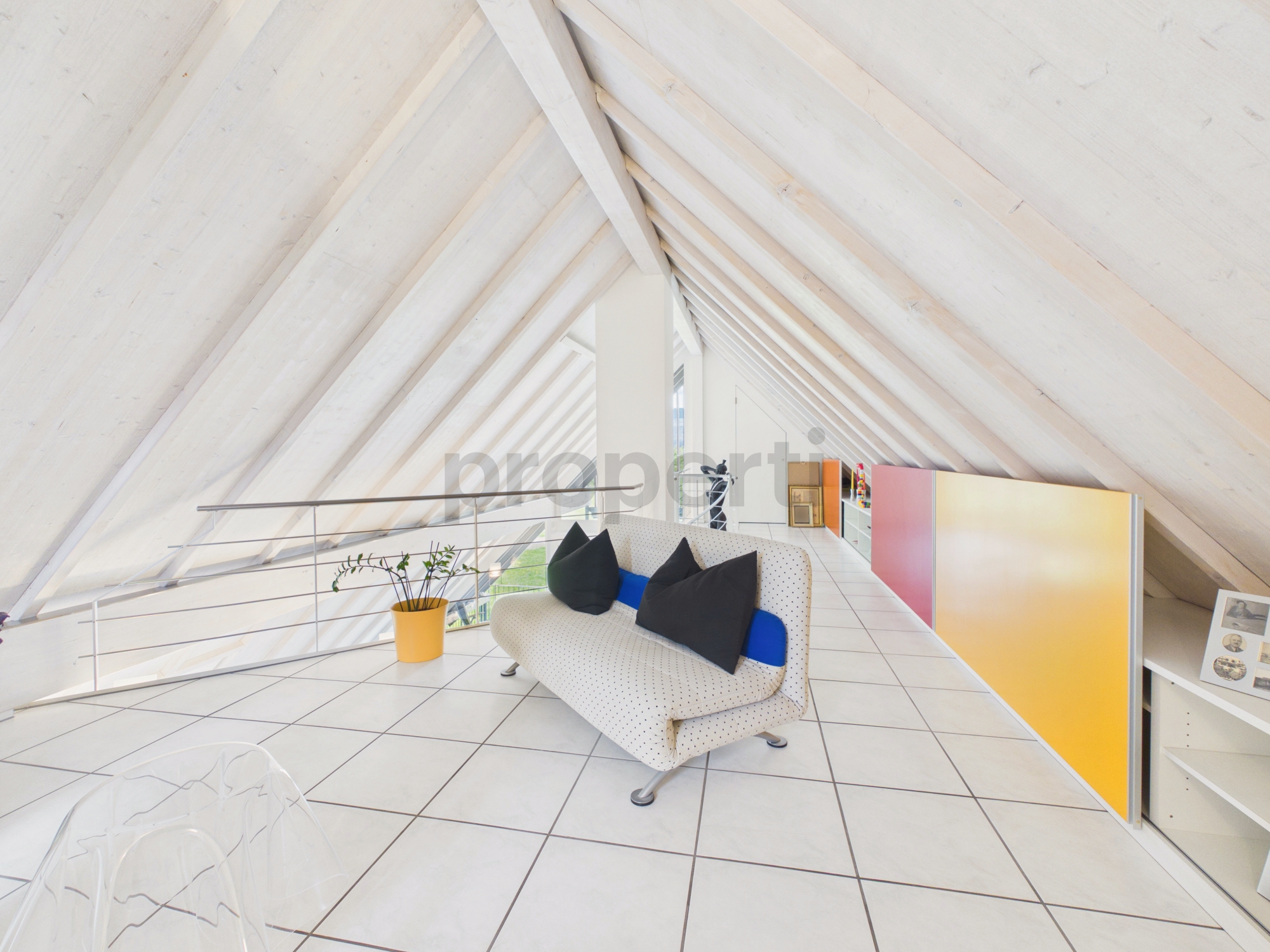 Helle 3.5-Zimmer-Dachwohnung mit Seesicht in Uster – Uster