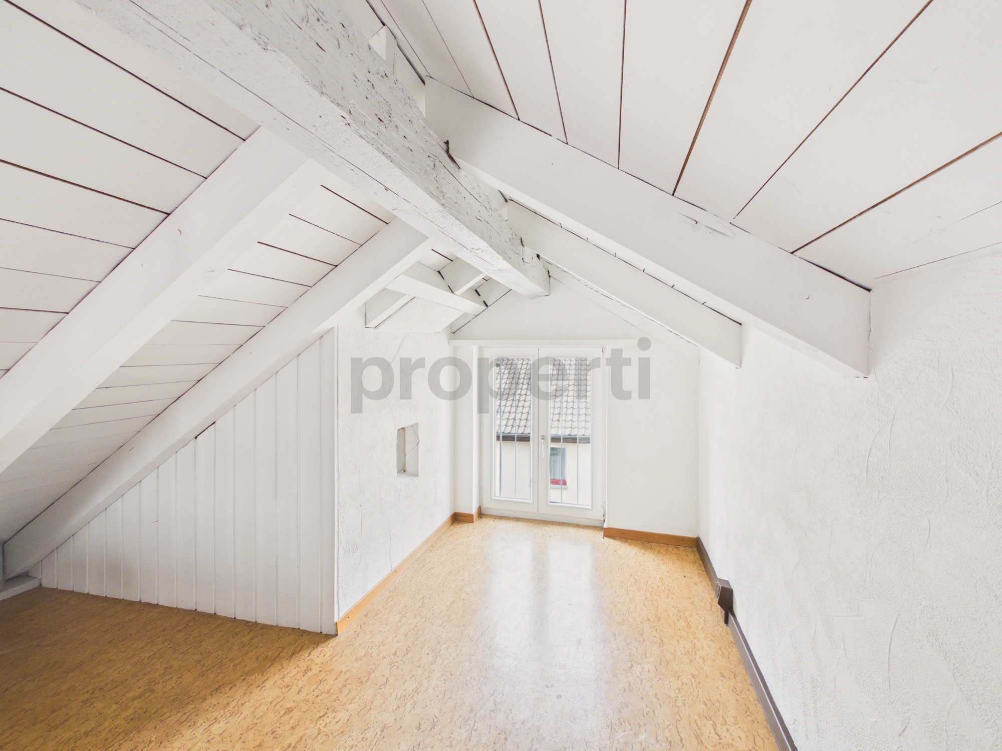 Ausgebauter Dachraum mit Balkonfenster