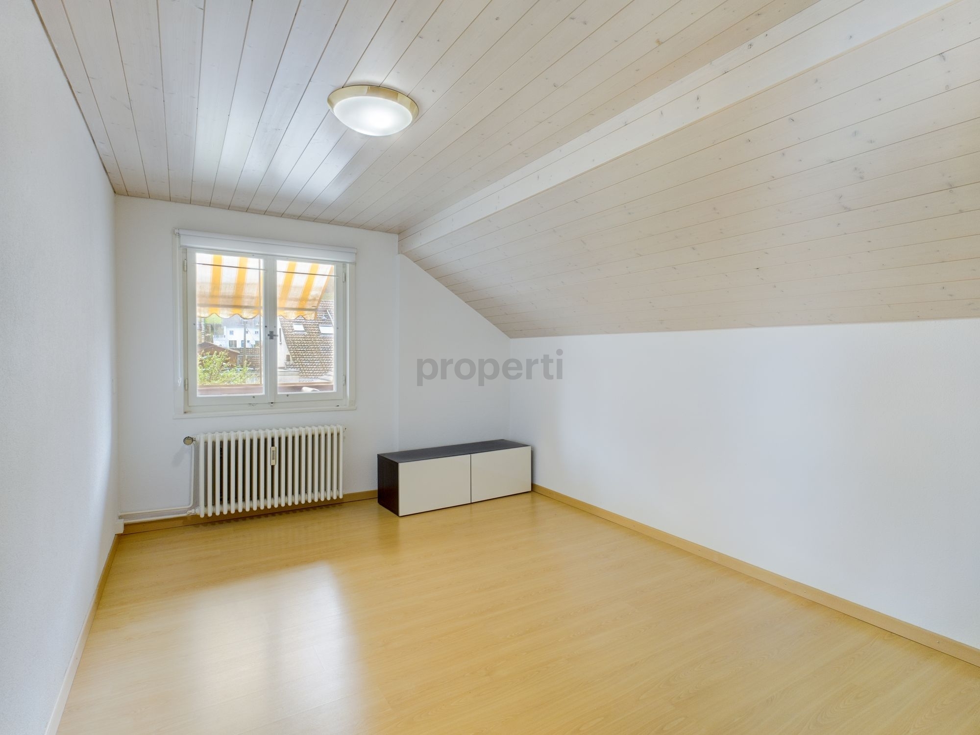 Helles Dachgeschosszimmer