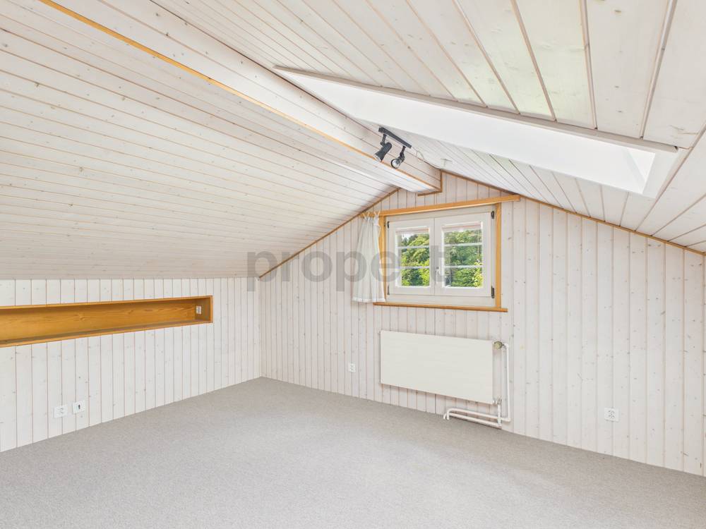 Dachzimmer mit Dachschräge