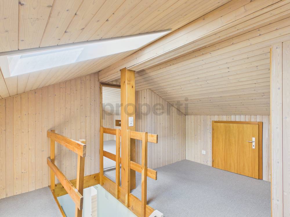 Dachgeschoss mit Holzverkleidung