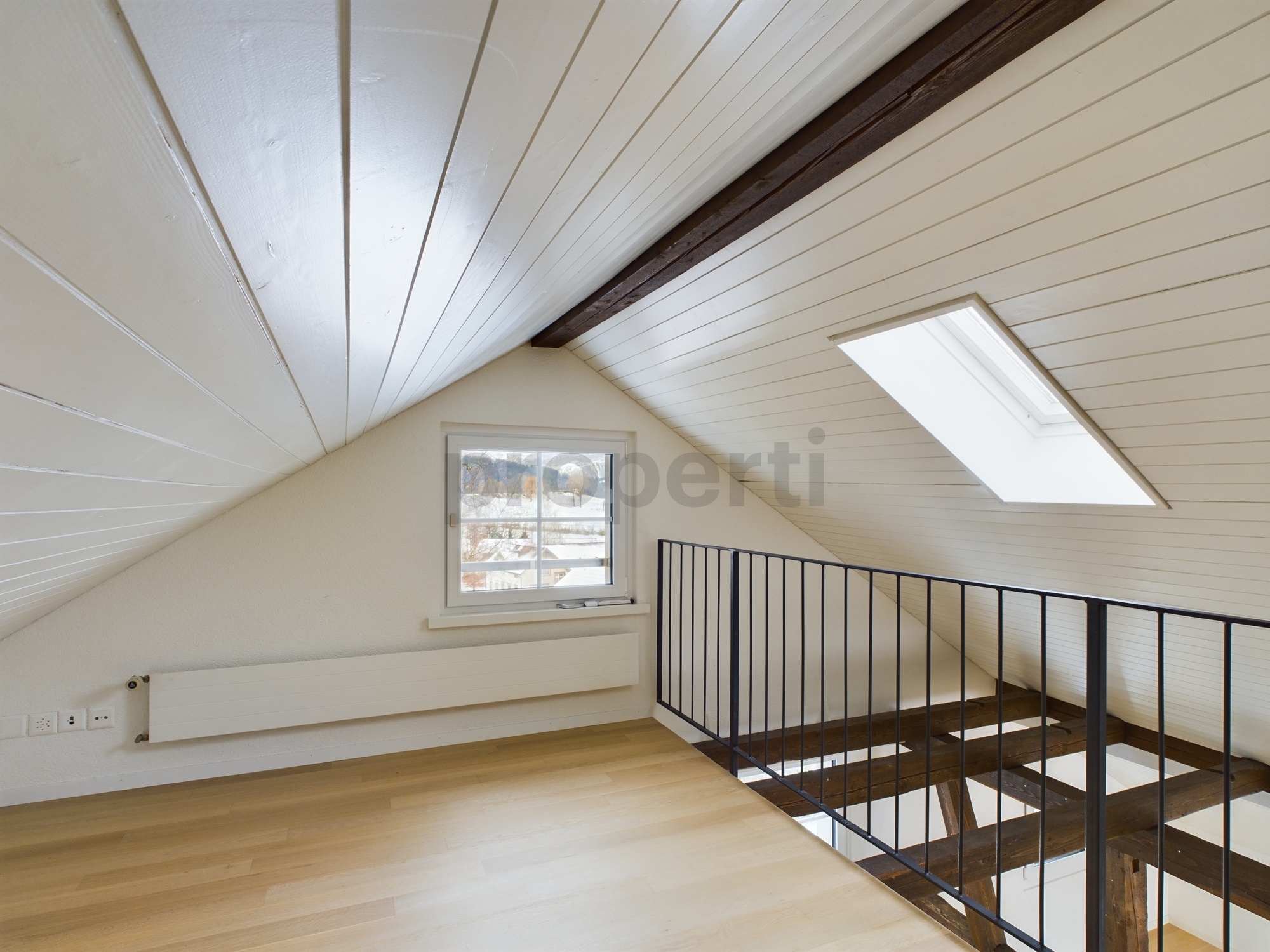 Dachgeschoss mit Galerie und Dachfenster
