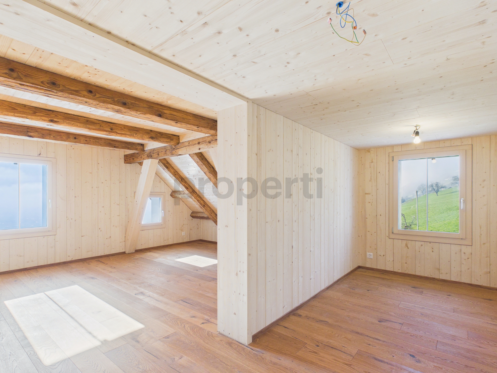 Dachgeschossraum im Rohbau-Stil