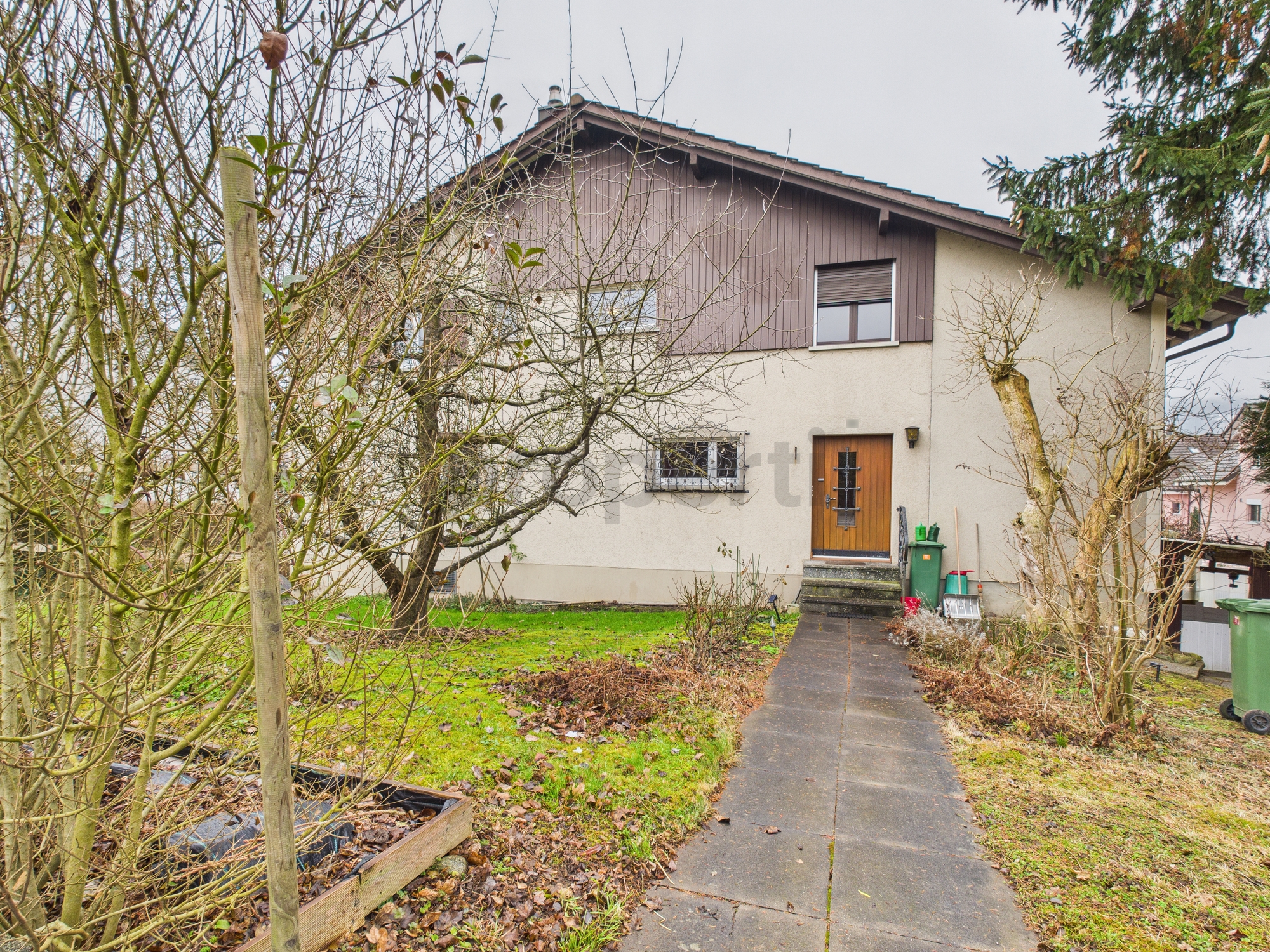 Einfamilienhaus mit Gartenfront