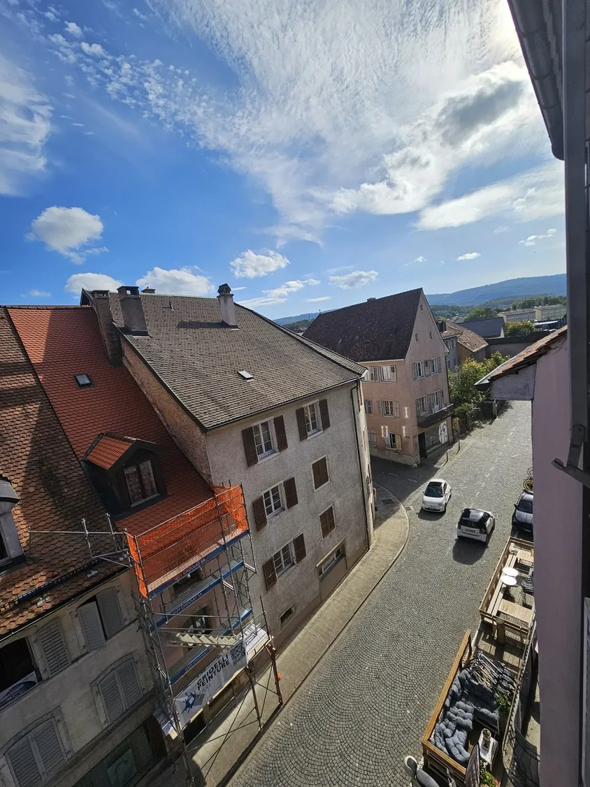 Straßenblick aus erhöhter Position