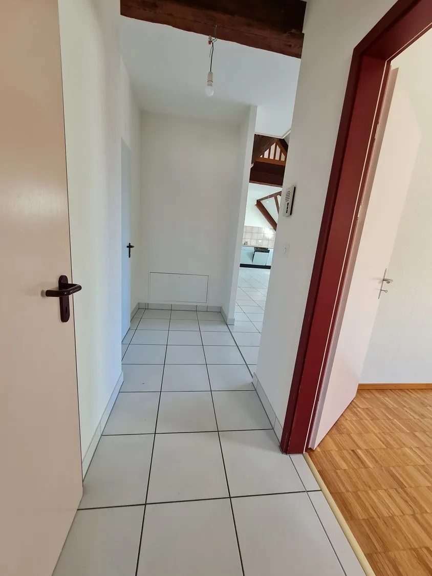 Flur mit Blick in angrenzende Räume