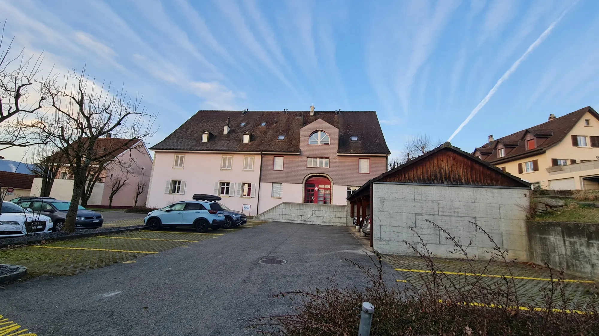Wohnhaus mit Hof und Nebengebäude