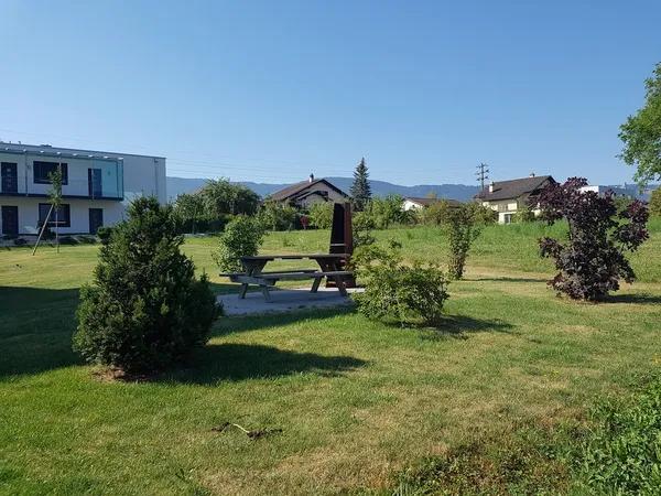Garten mit Picknickplatz