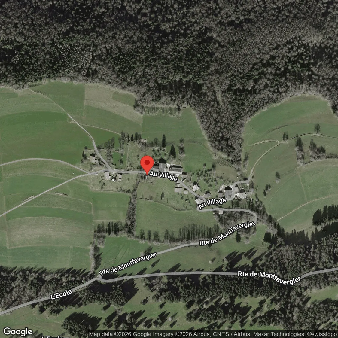 Satellitenaufnahme eines ländlichen Weilers