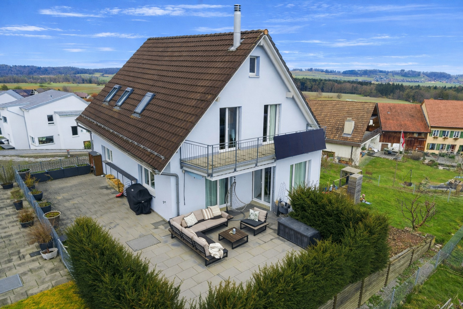 Einfamilienhaus mit Terrasse und Garten