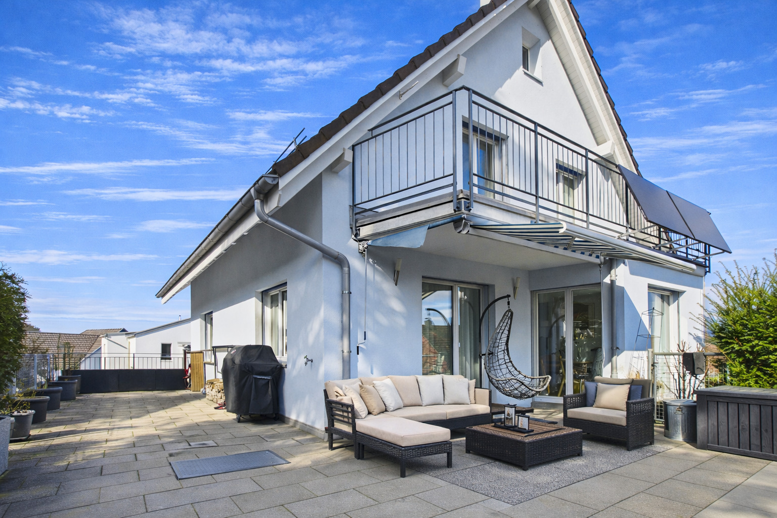 Modernes Einfamilienhaus mit großer Dachterrasse