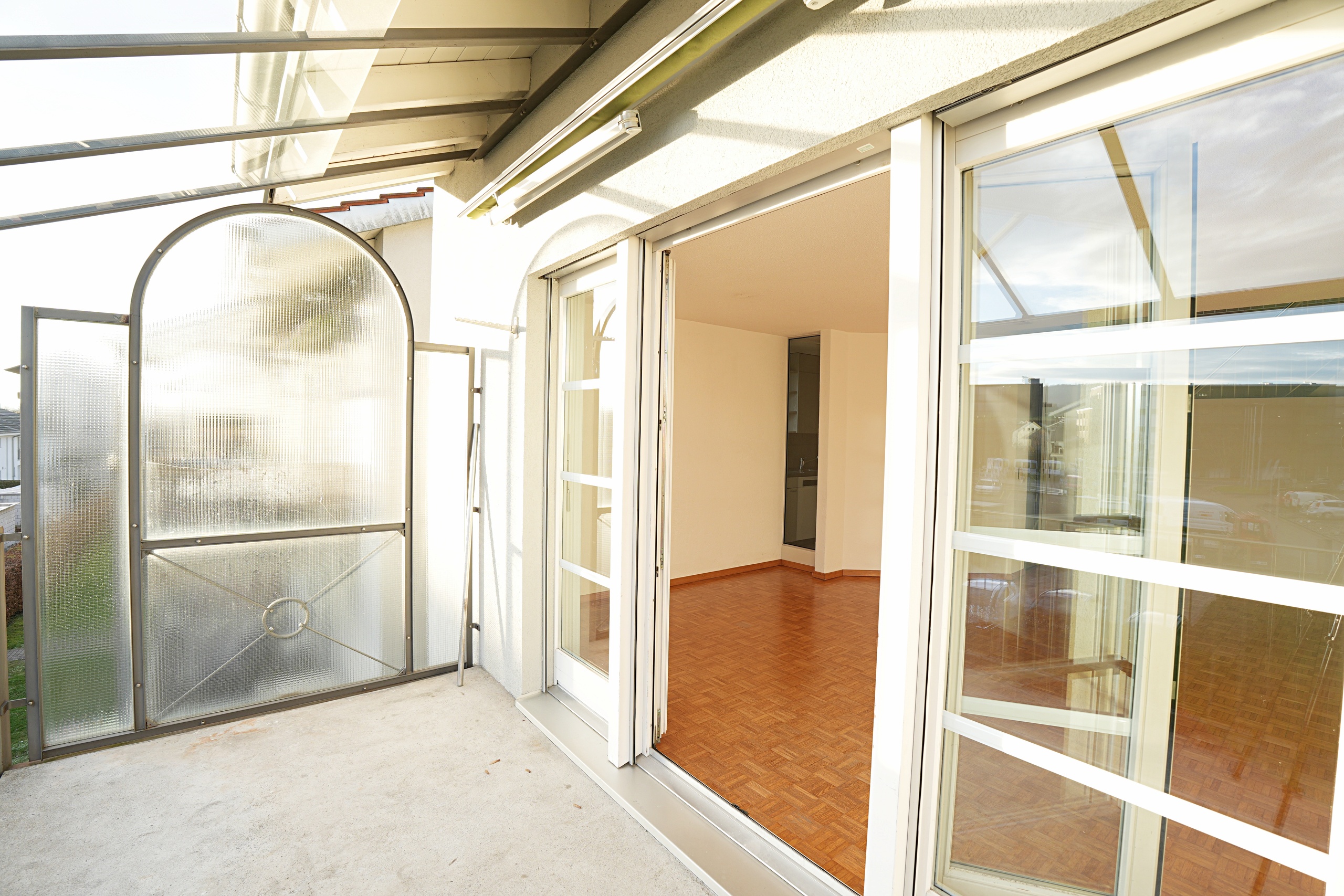 Balkon mit Zugang zum Innenraum