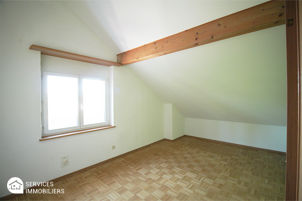 Ausgebauter Dachraum mit Holzbalken