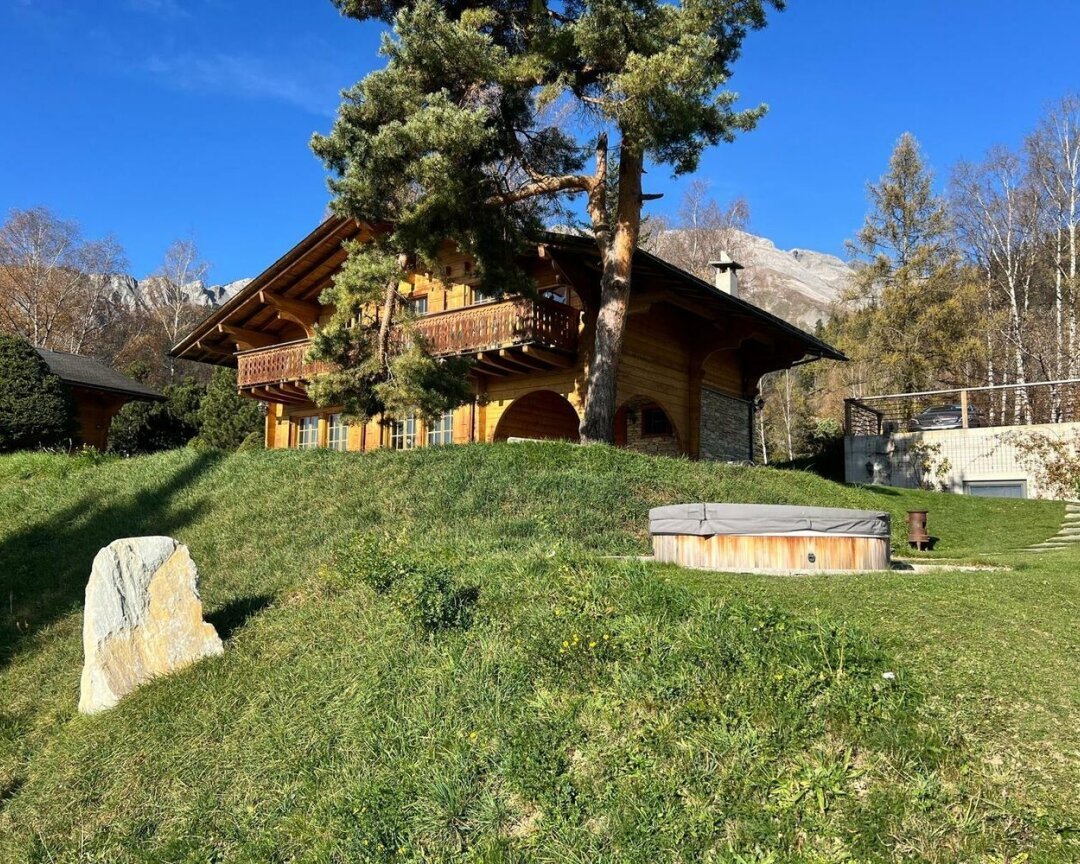 Alpenchalet mit Garten und Whirlpool