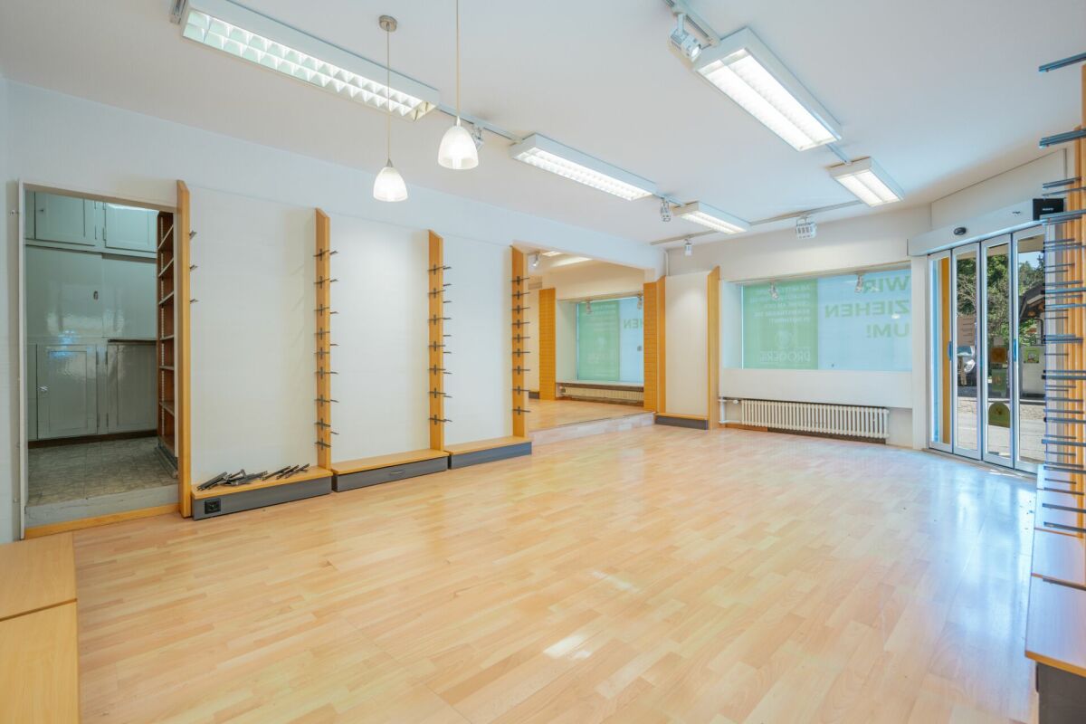 Heller Laden-/Studio-Innenraum