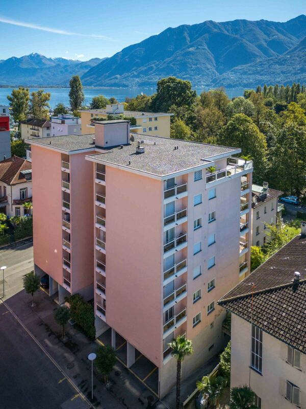Mehrfamilienhaus mit Seeblick und Bergkulisse