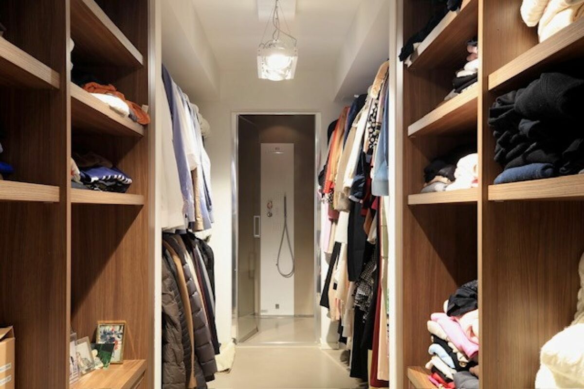 Ankleidezimmer mit Einbauschränken