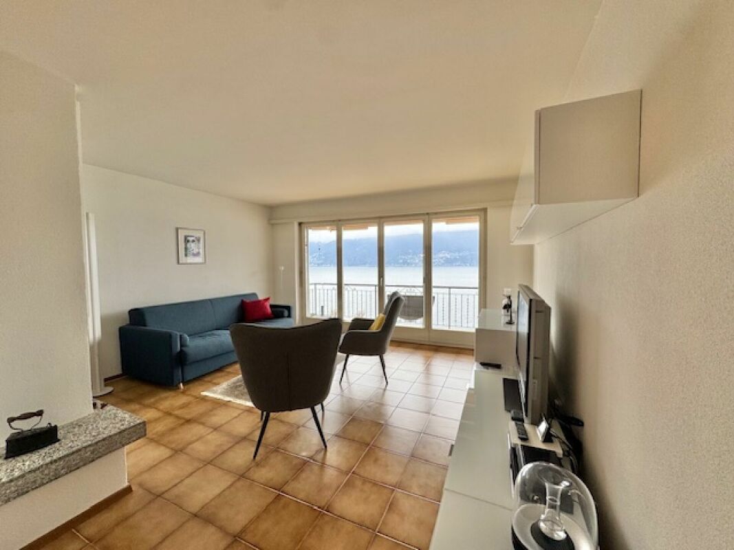 Wohnzimmer mit Seeblick