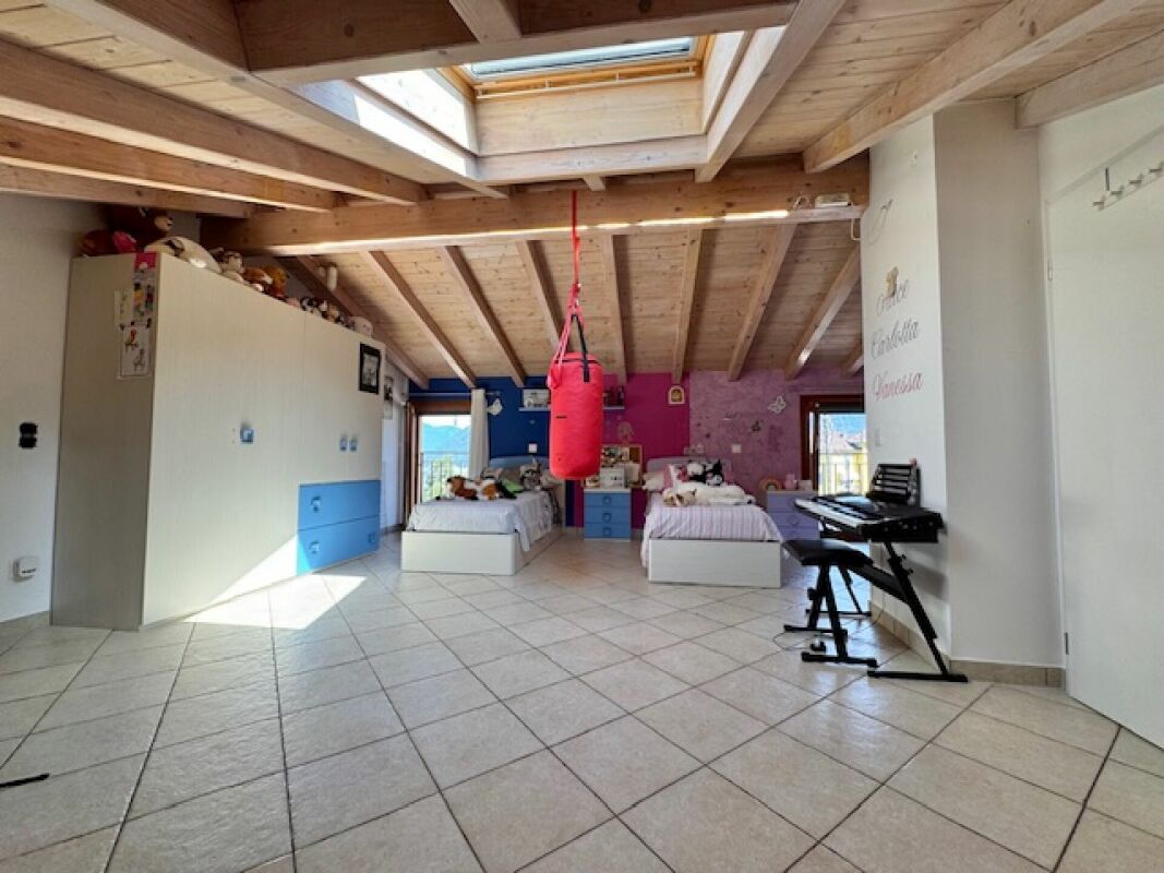 Dachzimmer mit Kinderbetten