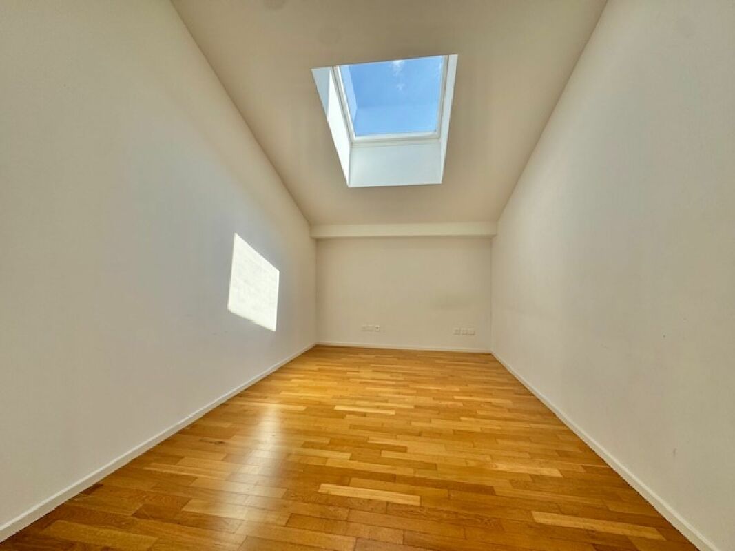 Dachzimmer mit Dachfenster