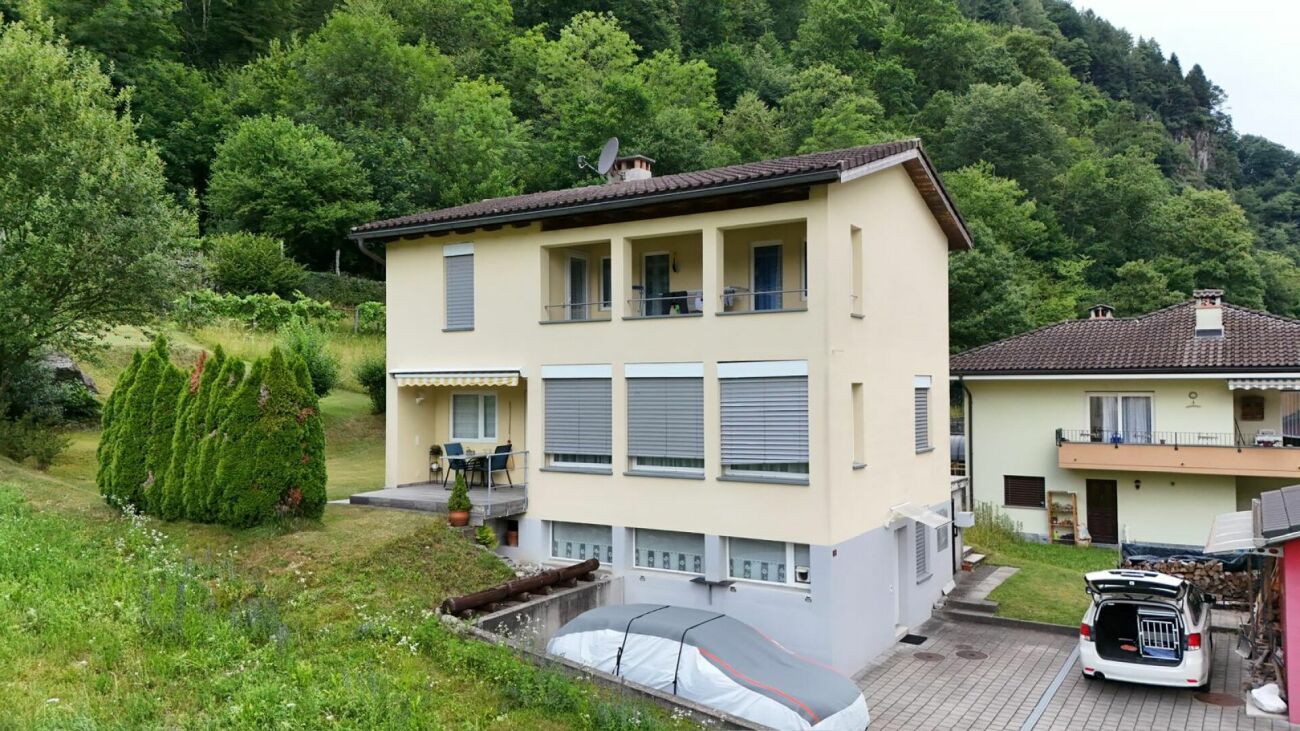 Wohnhaus in grüner Hanglage