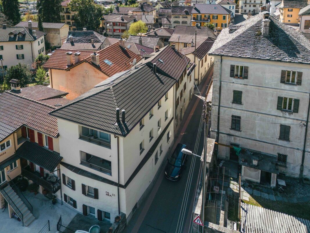 Städtische Dach- und Straßenansicht