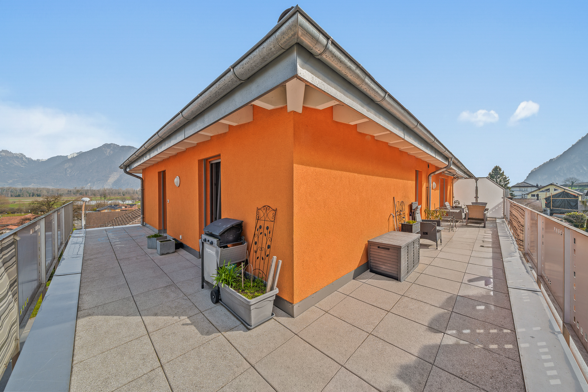 Dachterrasse mit Bergblick