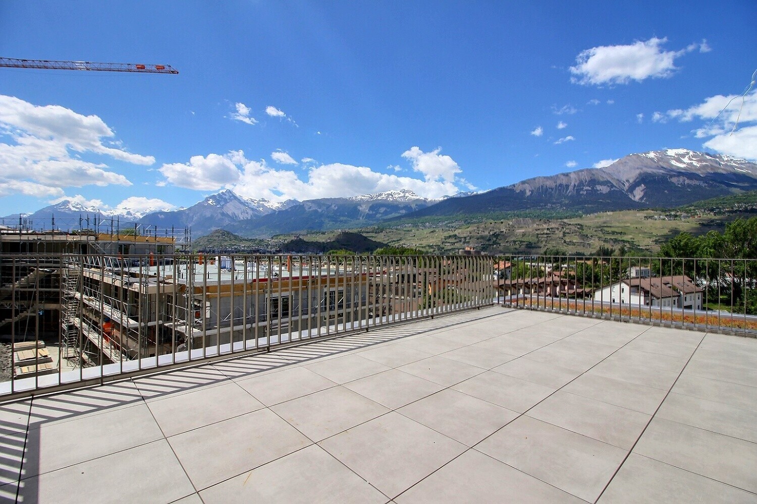 Balkon mit Bergpanorama
