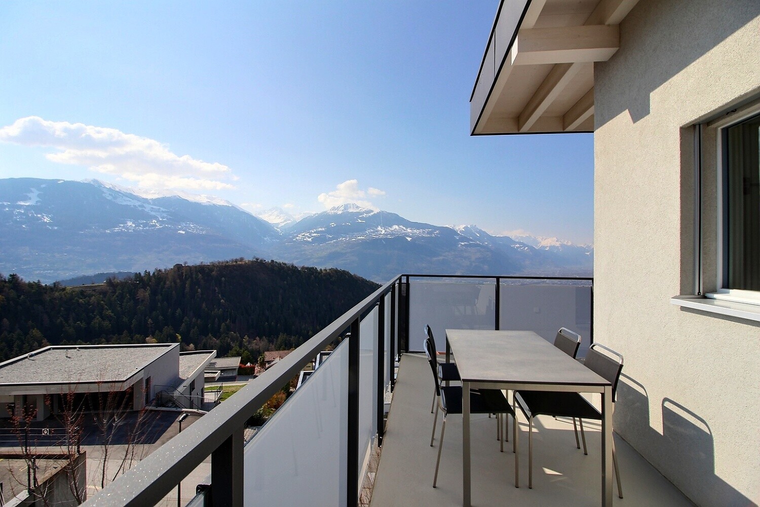 Balkon mit Bergblick